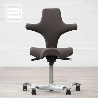HAG Capisco Ergonomische Bureaustoel - Donkerbruin Stof / Grijs Metalen Voetkr mt wielen