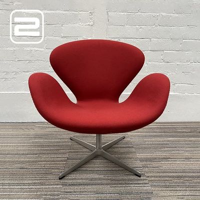 FRITZ HANSEN Swan Chair Lounge Chair by Fritz Hansen - Rood Stof / Aluminium