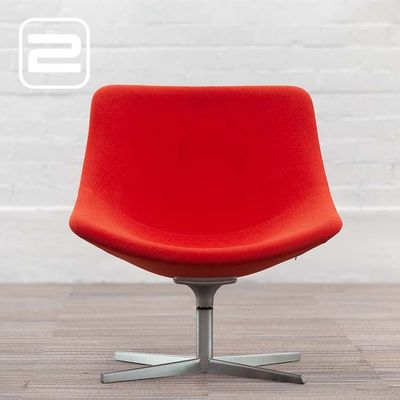 LAPALMA AUKI S113 Lounge Chair design by Hee Welling - oranje stof / alu sterpoot LAPALMA AUKI S113 Lounge Chair design by Hee Welling - oranje stof / alu sterpoot