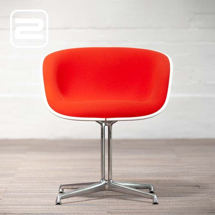 VITRA La fonda Ontvangststoel - Oranje Stof / Chrome Voetkruis