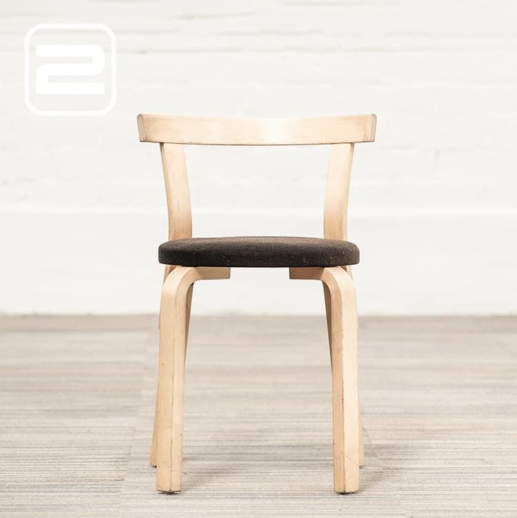 ARTEK 68 Kantinestoel Stapelbaar - Donkerbruin Stof / Hout Vierpoot