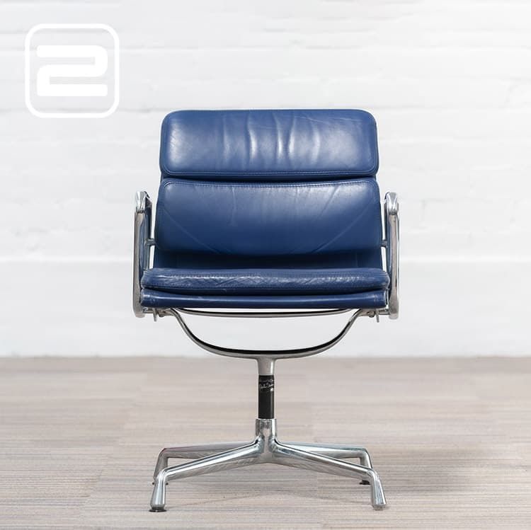 VITRA EA208 soft pad Vergaderstoel - Blauw Leder / Chrome Voetkruis