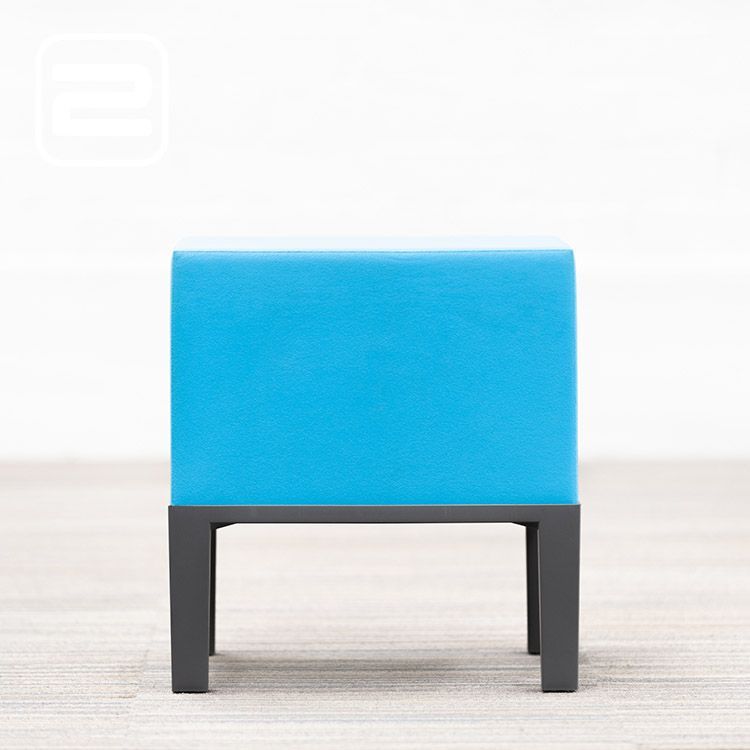 MONSTRO Project Milan Primary Poef B44xL44xH48 - Blauw Foam / Donkergrijs kunststof Vierpoot