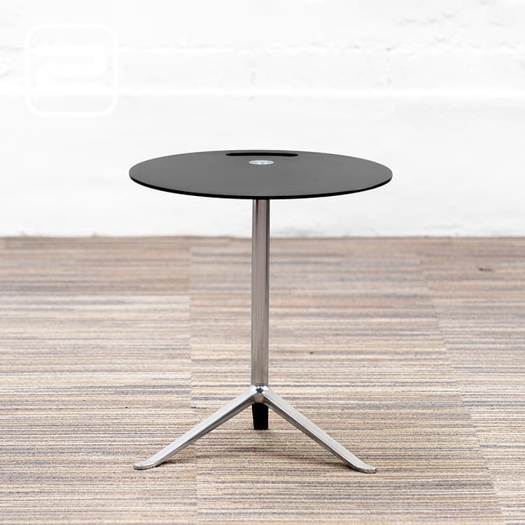 FRITZ HANSEN Little Friend Bijzettafel - Zwart Laminaat / Chrome FRITZ HANSEN Little Friend Bijzettafel - Zwart Laminaat / Chrome