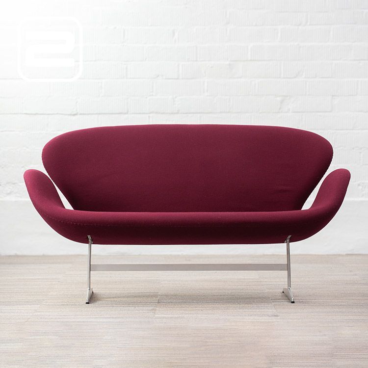 FRITZ HANSEN Swan Sofa Settee Zitbank 2-zit design by Arne Jacobsen B143xD63xH77 - Bordeaux Stof / Grijs metalen
