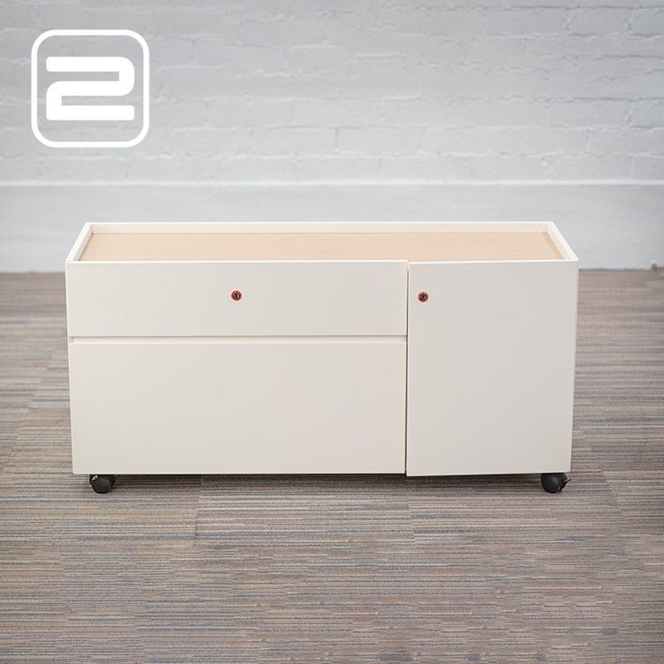 BULO Mr. Walter Lage Draaideurkast H57xB120xD44 - Wit / Es Laminaat / Hout / Zwart kunststof 4 wielen