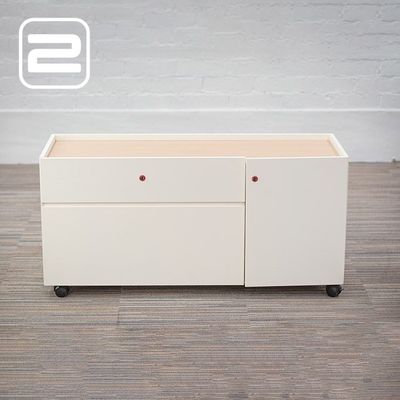 BULO Mr. Walter Lage Draaideurkast H57xB120xD44 - Wit / Es Laminaat / Hout / Zwart kunststof 4 wielen BULO Mr. Walter Lage Draaideurkast H57xB120xD44 - Wit / Es Laminaat / Hout / Zwart kunststof 4 wielen