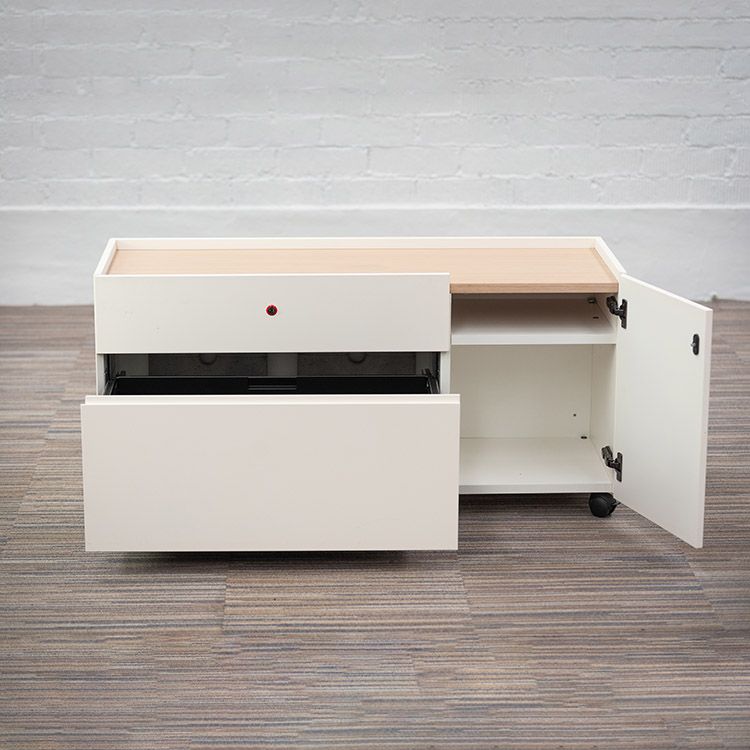 BULO Mr. Walter Lage Draaideurkast H57xB120xD44 - Wit / Es Laminaat / Hout / Zwart kunststof 4 wielen