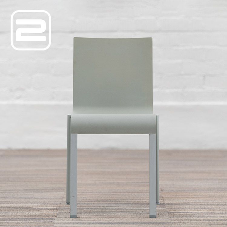 VITRA Maarten van Severen .03 Design Stoel - Grijs Kunststof / Alu Vierpoot VITRA Maarten van Severen .03 Design Stoel - Grijs Kunststof / Alu Vierpoot