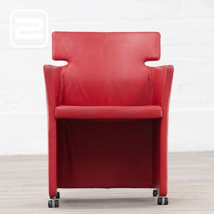 ARTIFORT Key Clubstoel - Rood Leder / Chrome Wieltjes ARTIFORT Key Clubstoel - Rood Leder / Chrome Wieltjes