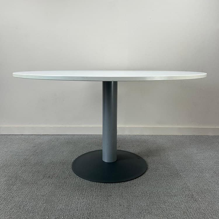 KINNARPS Ronde tafel H73 - Wit Melamine / Grijs Metaal Centrale poot