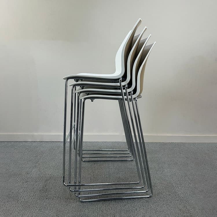 KASTEL Kalea Kantinestoel Stapelbaar - Wit / Bruin Kunststof / Metaal Sledepoot