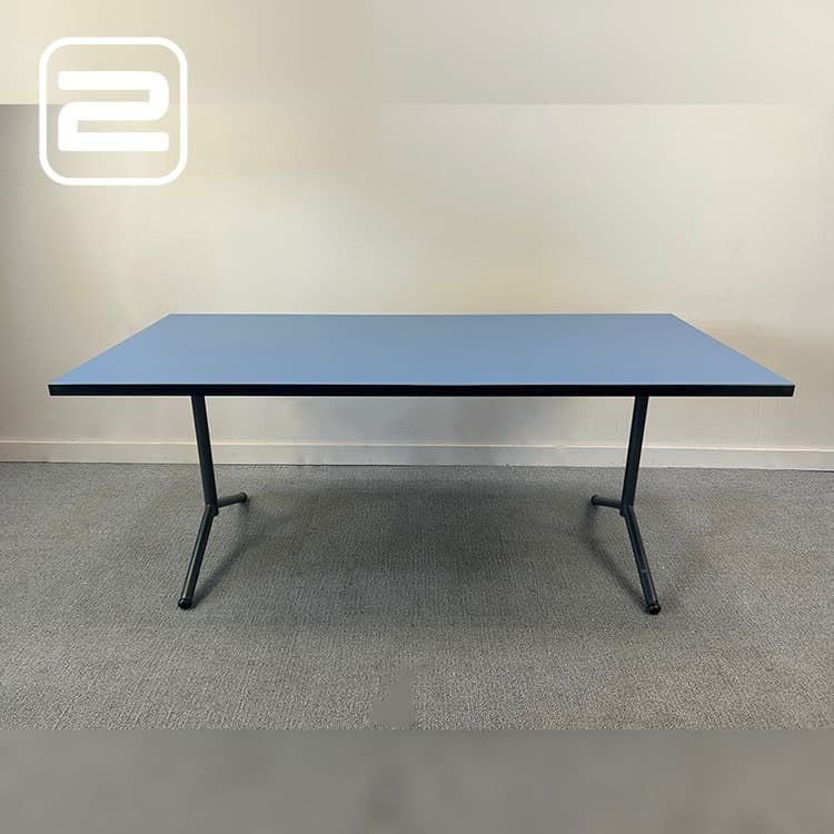 DIETIKER SWITZERLAND Tafel B180xD80 - Wit / Blauw Melamine / Zwart metaal Y-poot