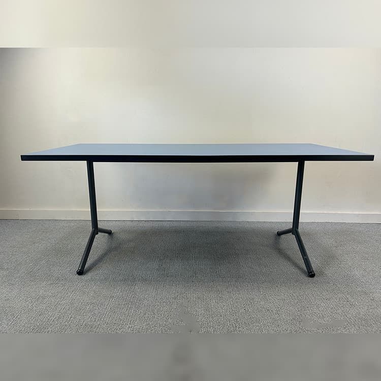 DIETIKER SWITZERLAND Tafel B180xD80 - Wit / Blauw Melamine / Zwart metaal Y-poot