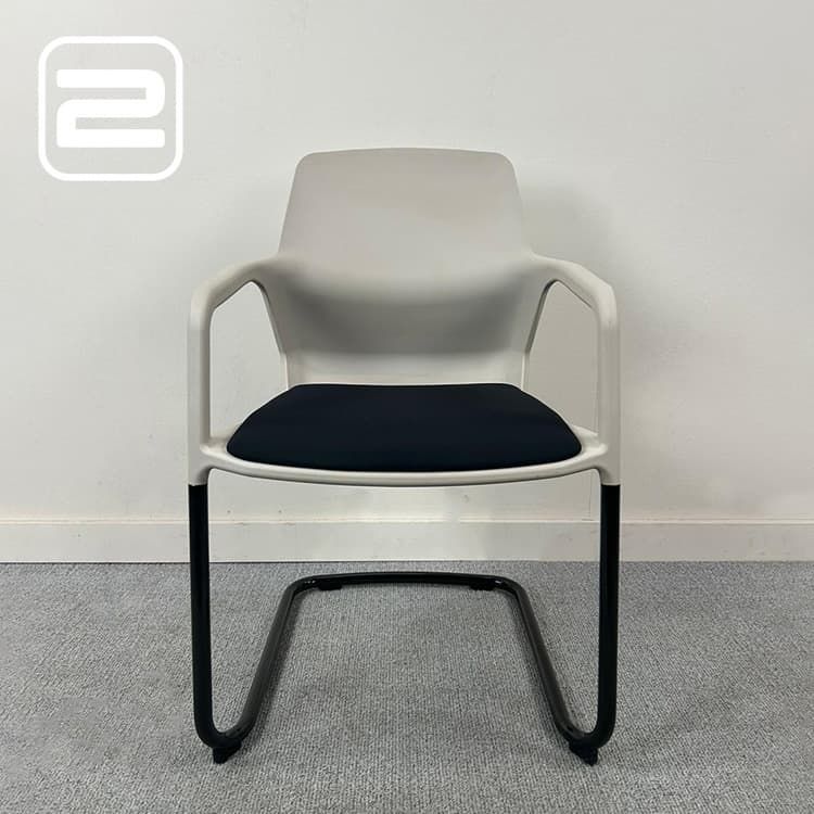 WILKHAHN Bezoekersstoel Stapelbaar - Wit / Zwart Kunststof / Zwart metaal Cantilever