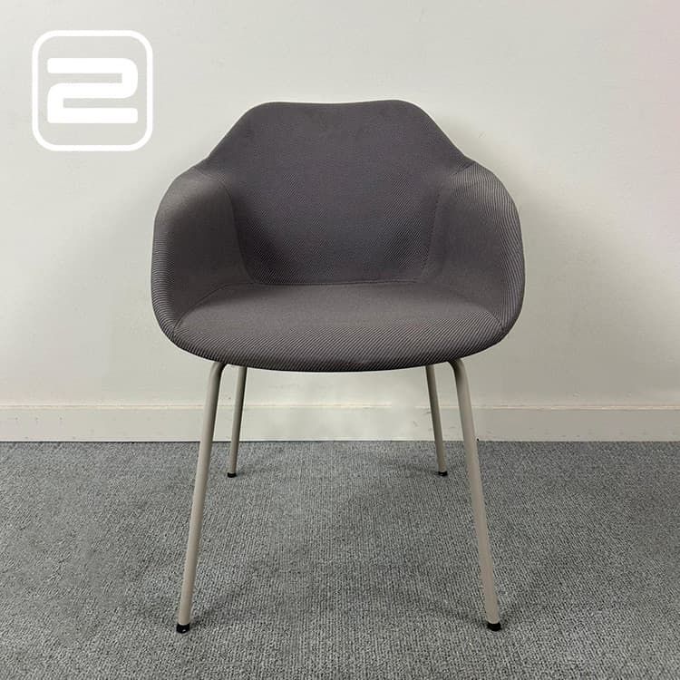 WILKHAHN Yonda Kuipstoel - Grijs Stof / Zwart metaal Vierpoot