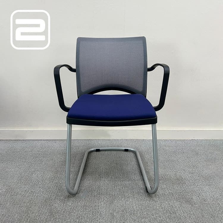 VIASIT Bezoekersstoel Stapelbaar - Blauw / Grijs Stof / Mesh / Metaal Cantilever