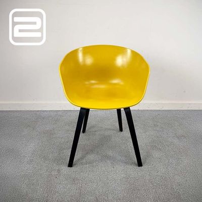 HAY AAC 22 Kuipstoel - Geel Kunststof / Zwart hout Vierpoot