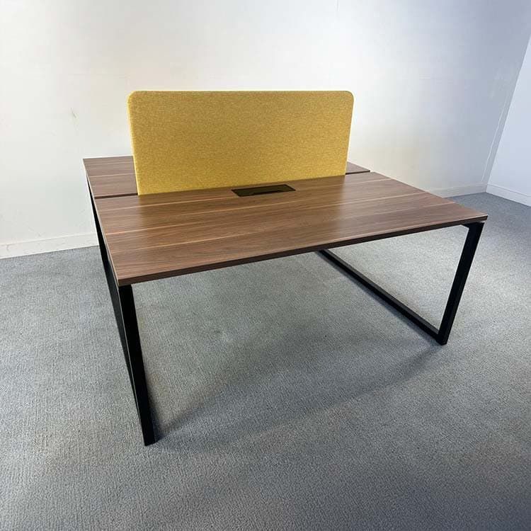 2p Workbench B160xD165xH74 - Donker hout Melamine / Zwart metaal U-poot