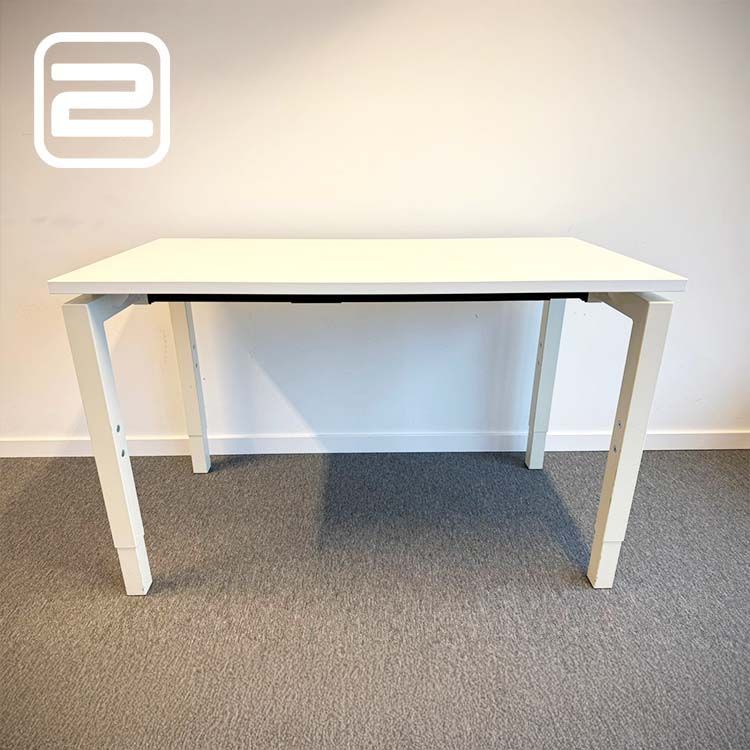 Tafel B120xD60xH78 - Wit Melamine / Wit metaal Vierpoot Tafel B120xD60xH78 - Wit Melamine / Wit metaal Vierpoot