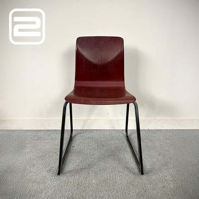 PAGHOLZ Kantinestoel Stapelbaar - Hout / Cherry Hout / Zwart metaal Sledepoot