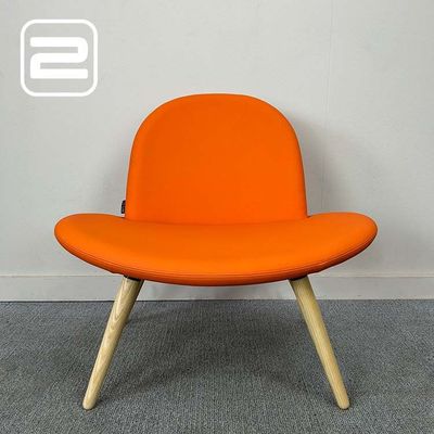 SOFTLINE Ontvangststoel - Oranje Stof / Hout Vierpoot SOFTLINE Ontvangststoel - Oranje Stof / Hout Vierpoot