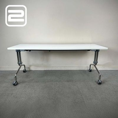 Plooitafel B180xD60xH72 - Wit Melamine / Chrome Y-poot mt wielen