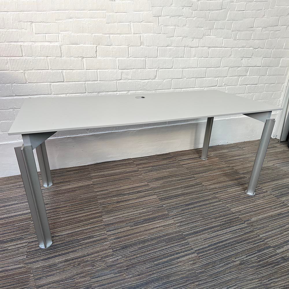 BULO H2O Serie 2 Bureau B180xD80xH62-82 - lichtgrijs hpl