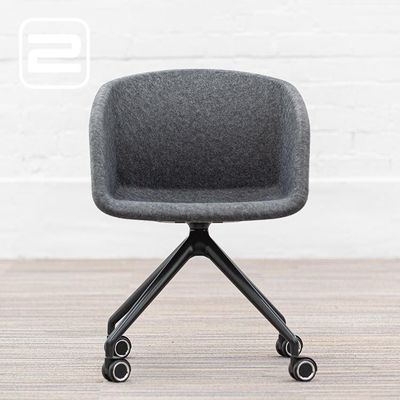 AHREND P4 Shell Chair Vergaderstoel design - Antraciet Vilt / Zwart Sterpoot mt Wielen