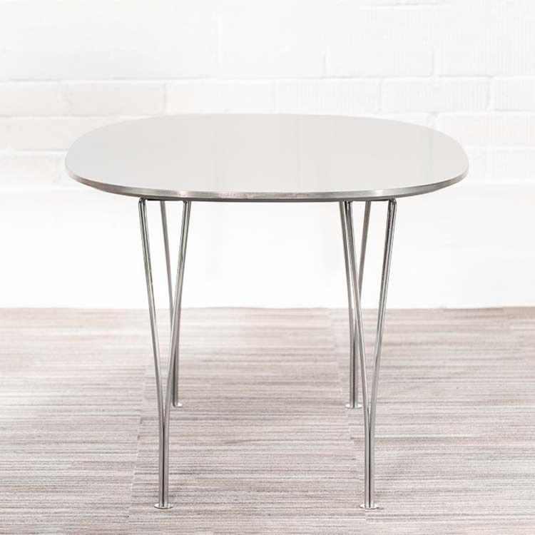 FRITZ HANSEN B613 Tafel Ovaal design by Piet Hein & Bruno Mathsson B135xD90xH70 - licht grijs / chrome vierpoot