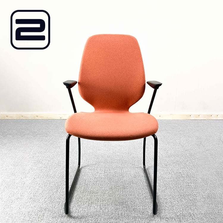 KINNARPS Monroe Vergaderstoel - Oranje Stof / Zwart Metaal Slede