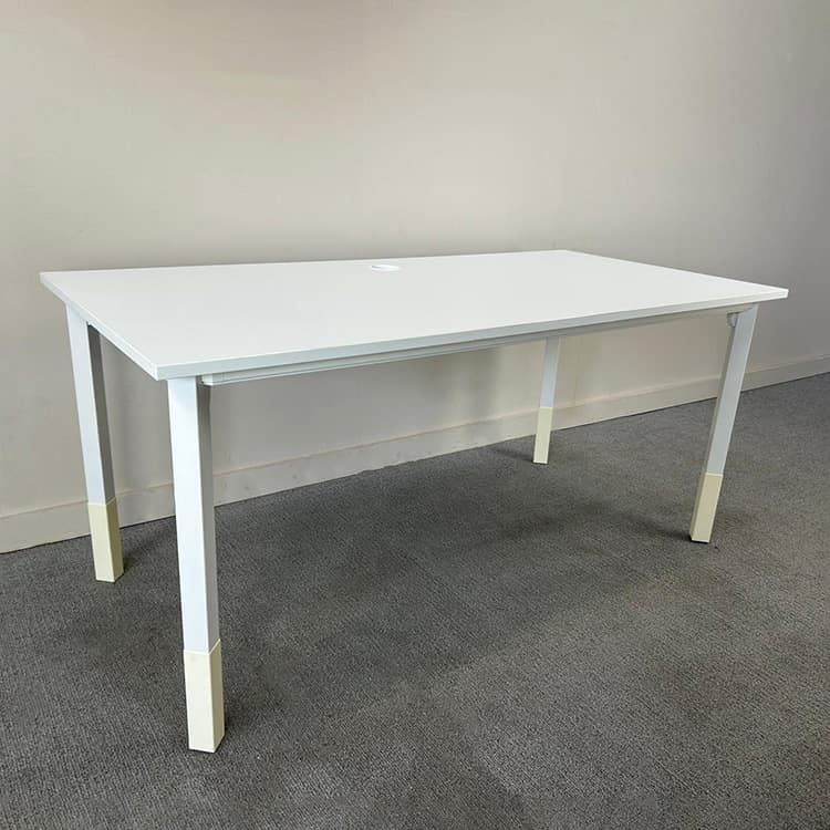 KINNARPS Bureau B160xD80xH68-85 - wit melamine / wit metaal vierpoot