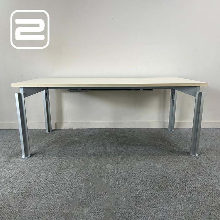 BULO Bureau B180xD80xH65-80 - licht hout melamine / metaal vierpoot