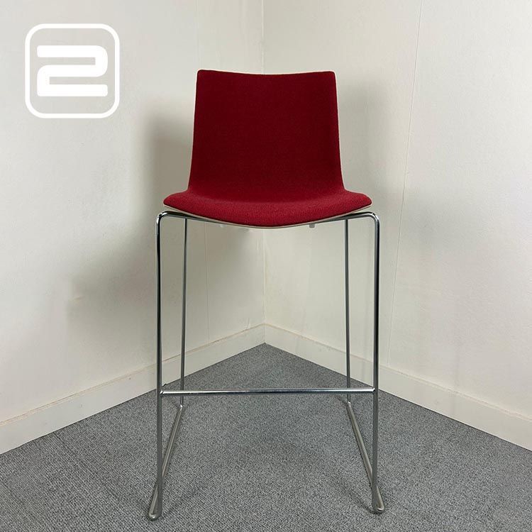 ARPER Kantinestoel - Rood Stof / Chrome Sledepoot