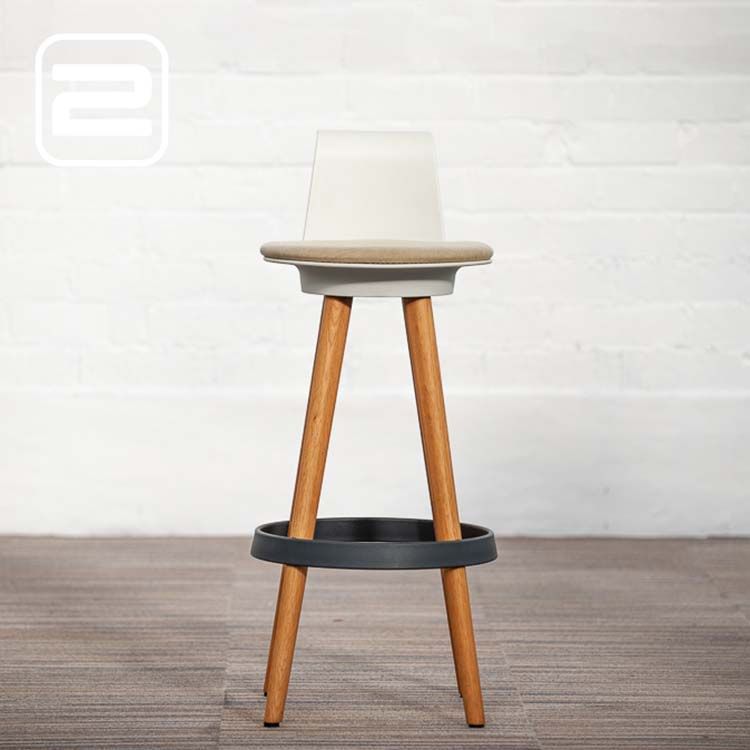 BENE Timba Stool High Kruk design by Pearson Lloyd - Lichtgroen Stof / Eiken hout Vierpoot