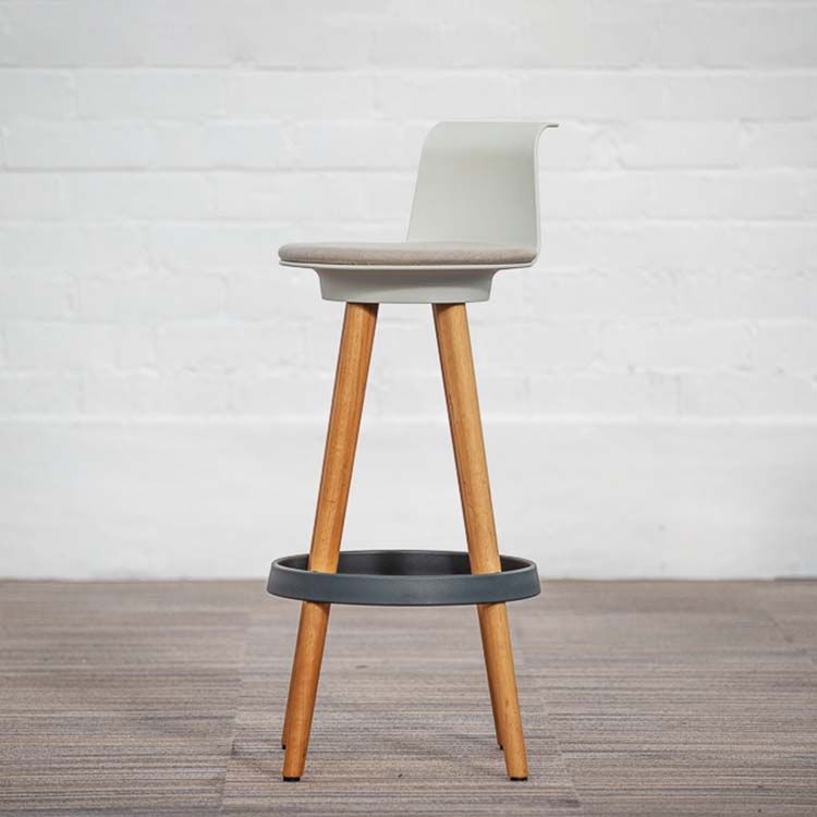 BENE Timba Stool High Kruk design by Pearson Lloyd - Lichtgrijs Stof / Eiken hout Vierpoot
