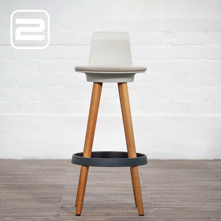 BENE Timba Stool High Kruk design by Pearson Lloyd - Lichtgrijs Stof / Eiken hout Vierpoot