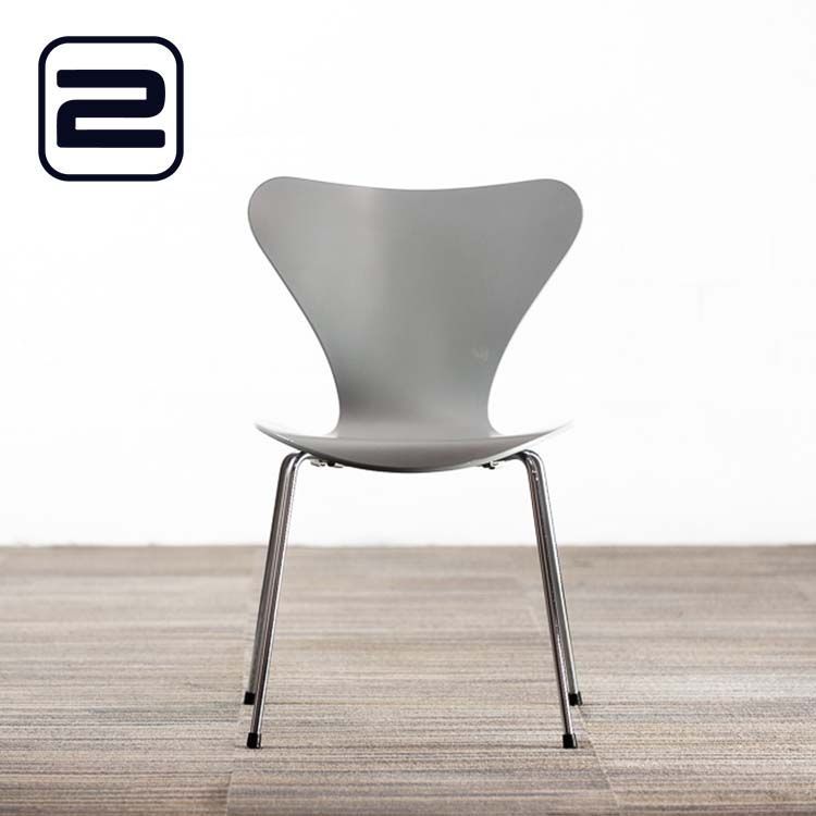 FRITZ HANSEN Series 7 Butterfly Ontvangststoel by Arne Jacobsen, 1955 - Grijs Hout / Chrome Vierpoot