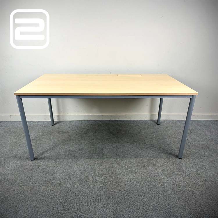 Bureau B160xD80xH74 - Hout Melamine / Metaal Vierpoot