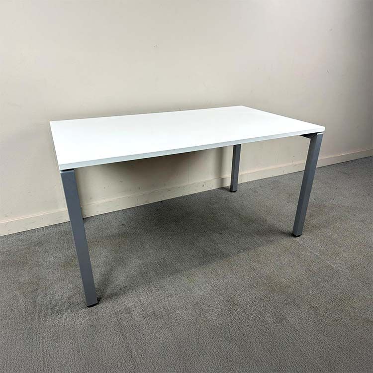 NOWYSTYL Tafel B140xD80xH75 - Wit Melamine / Metaal Vierpoot