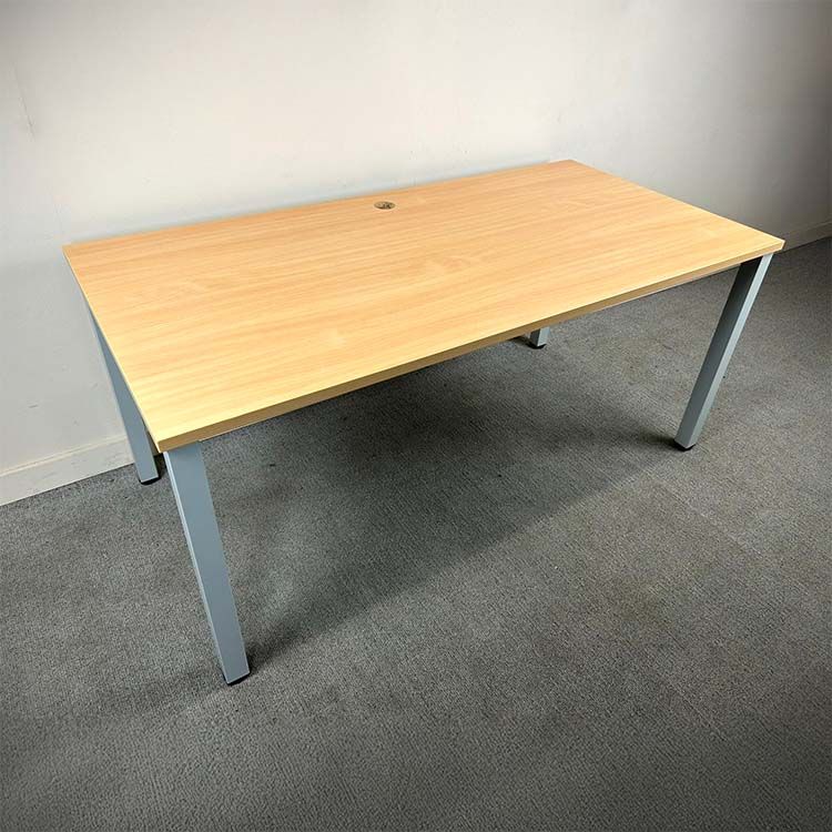 Bureau B160xD80xH75 - Hout Melamine / Metaal Vierpoot