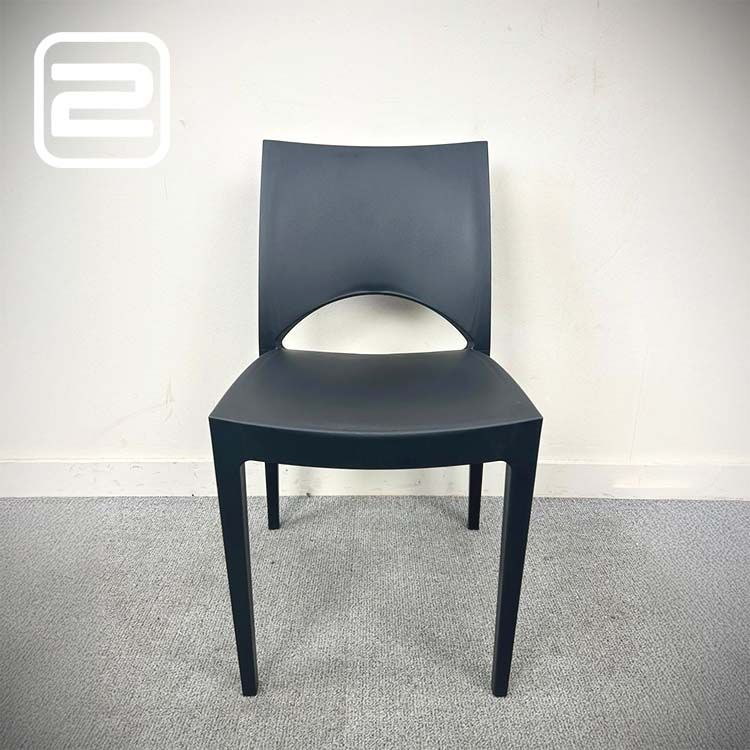 GRANDSOLEIL Kantinestoel Stapelbaar - Zwart Kunststof / Kunststof Vierpoot GRANDSOLEIL Kantinestoel Stapelbaar - Zwart Kunststof / Kunststof Vierpoot