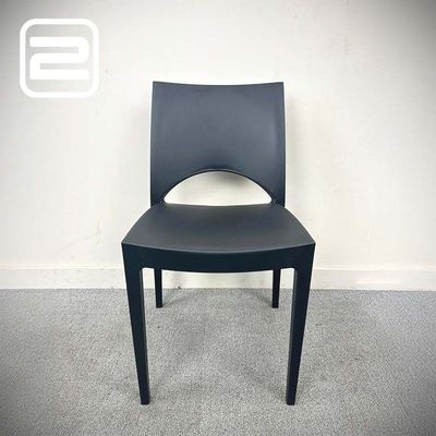 GRANDSOLEIL Kantinestoel Stapelbaar - Zwart Kunststof / Kunststof Vierpoot GRANDSOLEIL Kantinestoel Stapelbaar - Zwart Kunststof / Kunststof Vierpoot