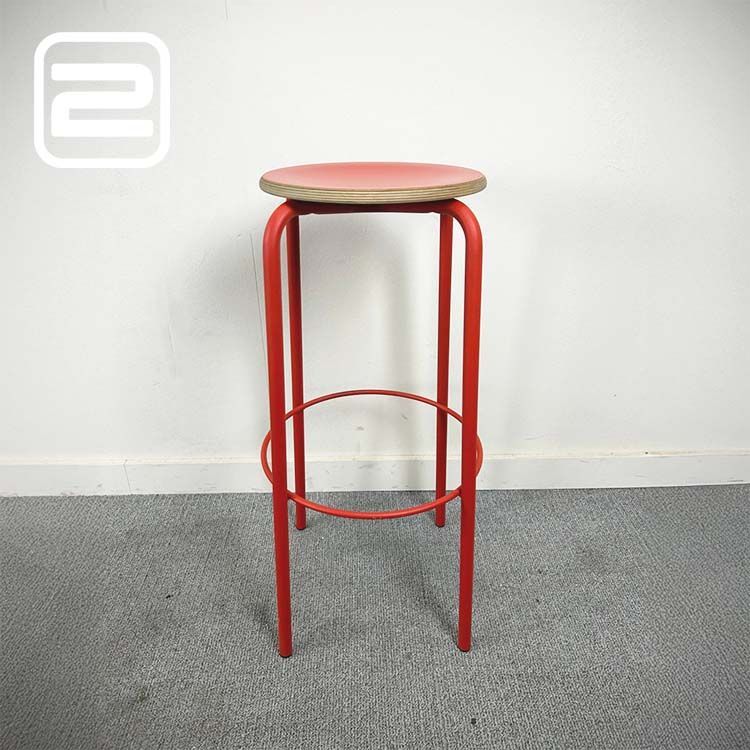 Kruk - Hout Rood / Rood Metaal Vierpoot Kruk - Hout Rood / Rood Metaal Vierpoot