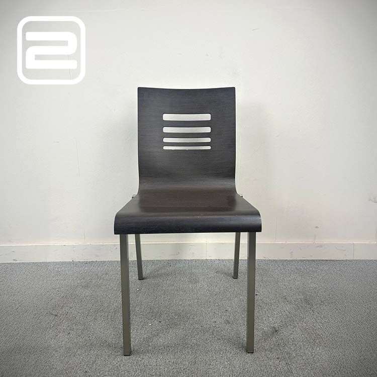 PEDRALI Kantinestoel Stapelbaar - Donker hout Hout / Metaal Vierpoot PEDRALI Kantinestoel Stapelbaar - Donker hout Hout / Metaal Vierpoot