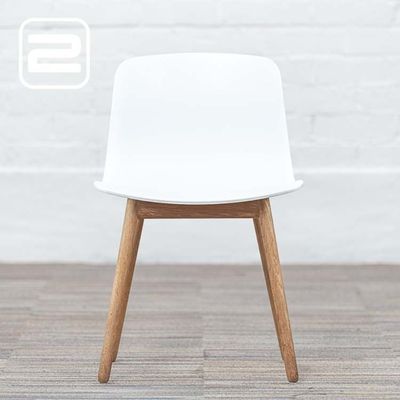 HAY About a Chair AAC12 Ontvangststoel - Wit Kunststof / Eiken Hout Vierpoot