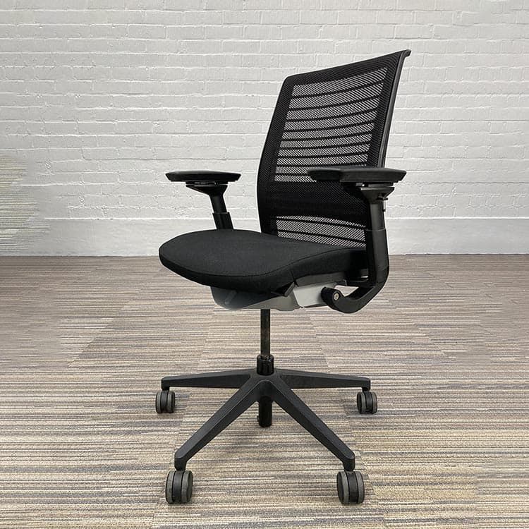 STEELCASE Think V2 Bureaustoel - zwart stof / mesh / zwart kunststof Kruisvoet