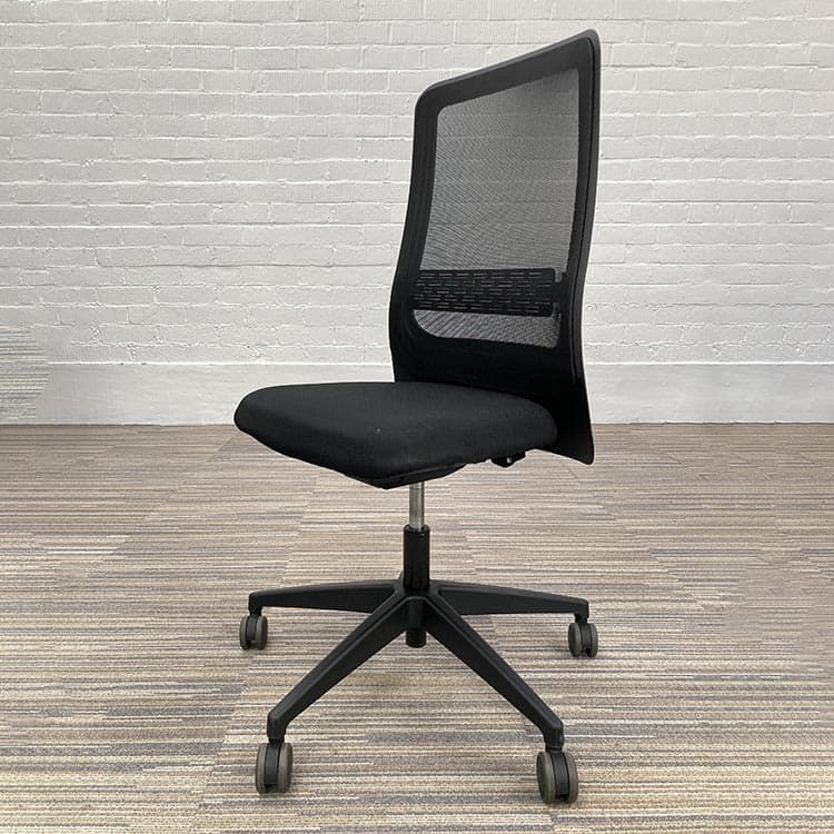 INTERSTUHL Freeway Bureaustoel - zwart stof / mesh / zwart kunststof Kruisvoet