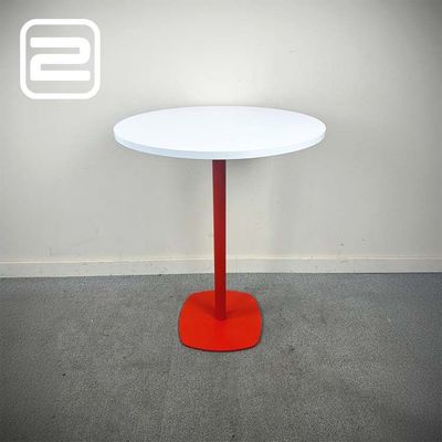 Ronde tafel Rond B70xD70xH91 - wit melamine / rood metaal Vloerplaat Ronde tafel Rond B70xD70xH91 - wit melamine / rood metaal Vloerplaat