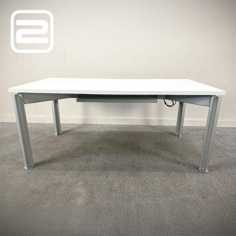 BULO H2O serie 1 Bureau B160xD80 - wit melamine / metaal Vierpoot BULO H2O serie 1 Bureau B160xD80 - wit melamine / metaal Vierpoot